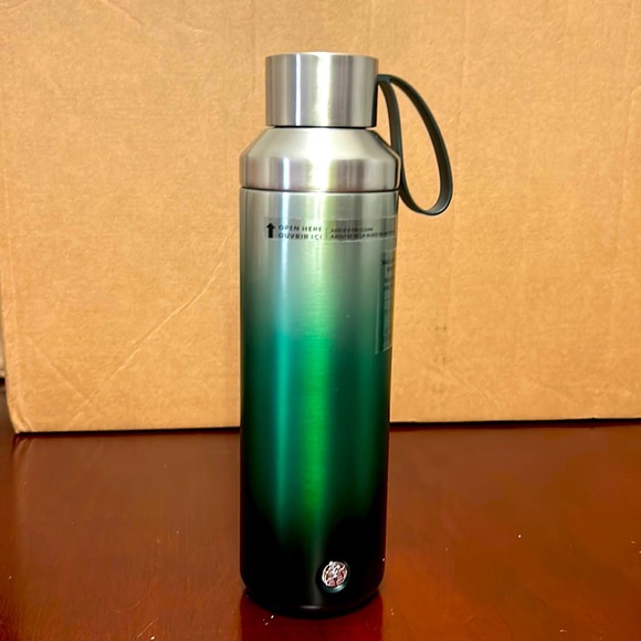 Starbucks Other - Starbucks 2022 Green Gradient Vacuum Insulated Water Bottle  20 OZ - 011129722